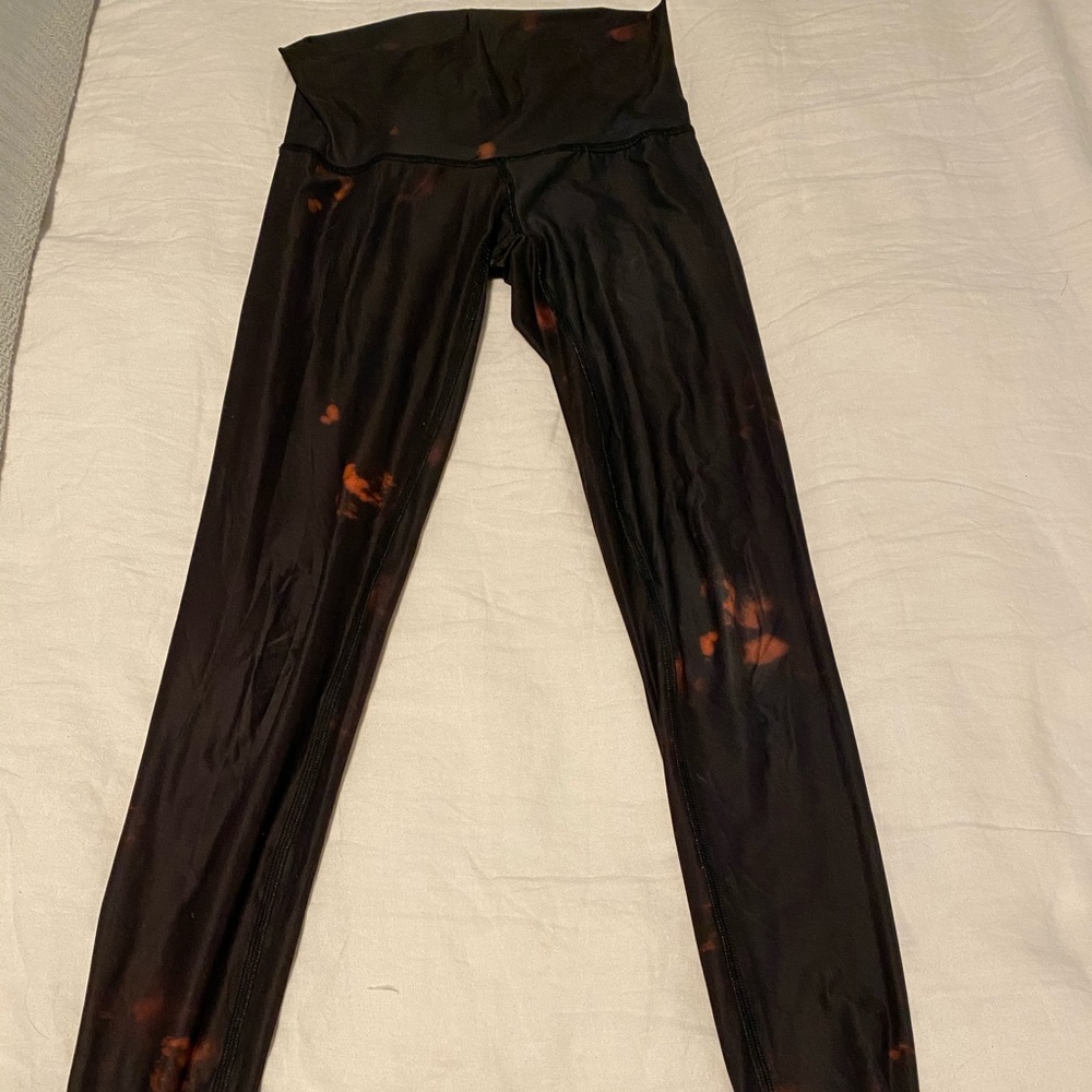 Teeki leggings.